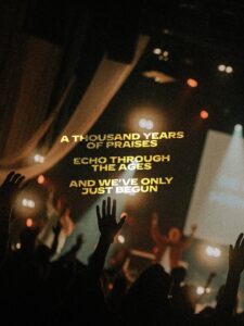 “A thousand years of praisesecho though the agesand we’ve only just begun” 🙌Lyrics from our new